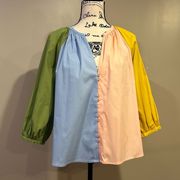 CROSBY by Mollie Burch 3/4 Balloon Sleeve Split V-Neck Button Front Rives Top - Picture 10 of 15